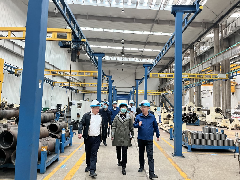 河南省科技厅副厅长陶曼晞、航空港区管委会副主任魏学彬一行莅临威客电竞工业园